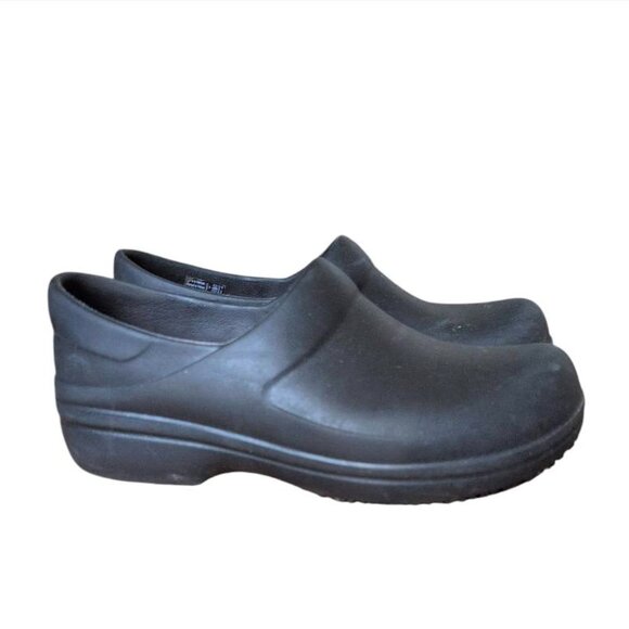 Crocs Adult On The Clock Clogs Slip On Slip Resistant Work Shoes Nursing Chef - Picture 2 of 5